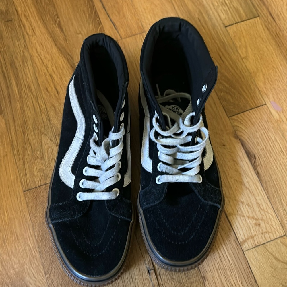 Vans high top shoes men’s 7 women’s 8.5